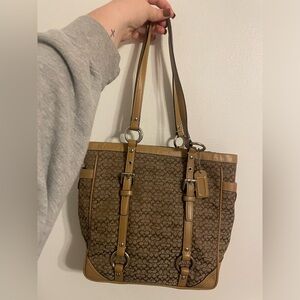 Coach shoulder bag , tan and dark brown